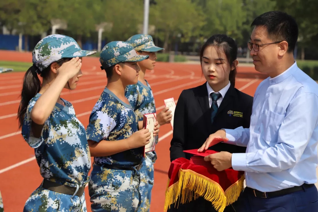 軍訓閉營式沙場秋點兵吹響青春集結號